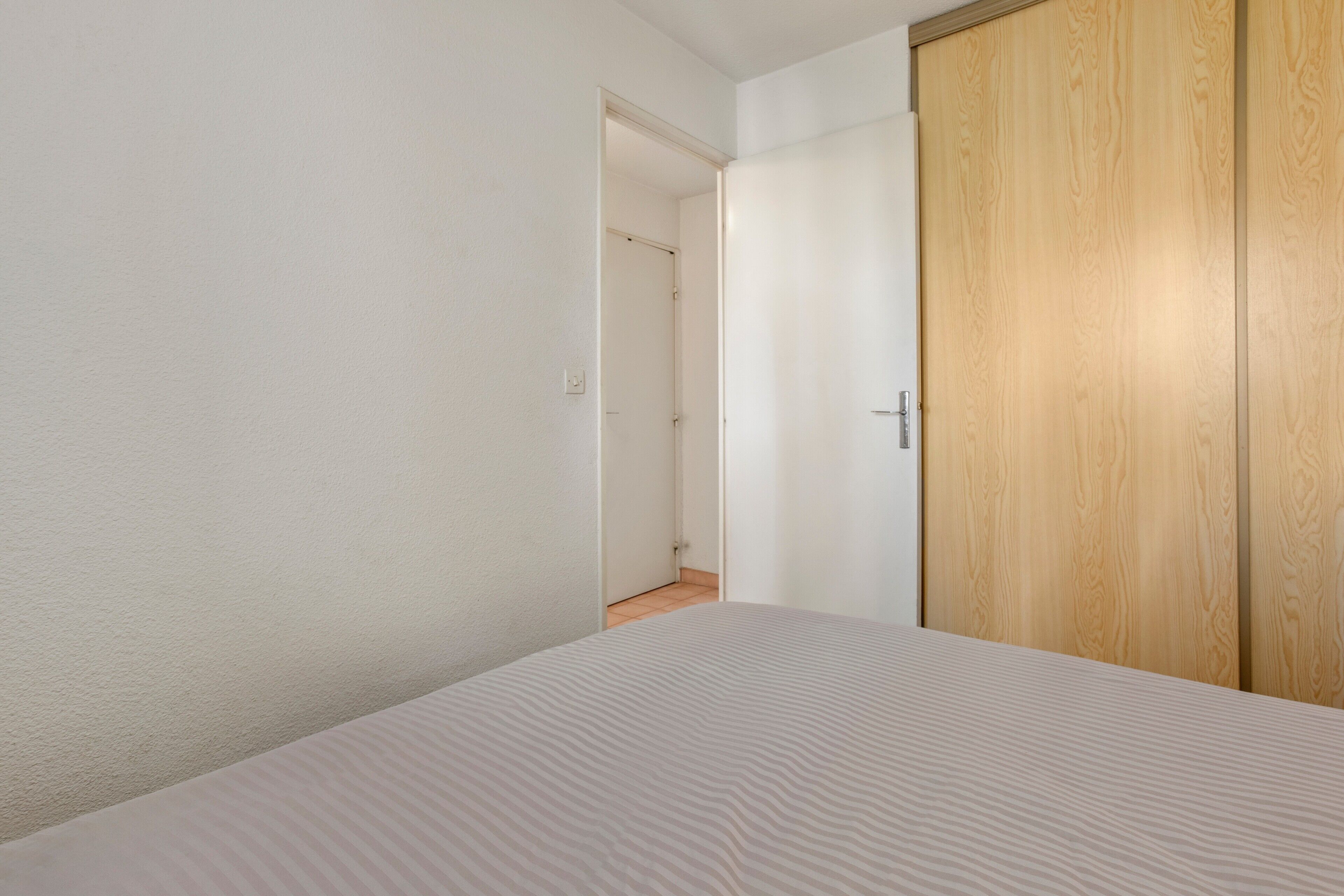 1 chambre, fer et planche à repasser, Wi-Fi gratuit, draps fournis