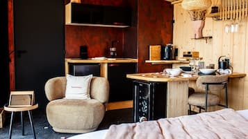 Deluxe-huoneisto, kylpyhuone makuuhuoneen yhteydessä, näköala pihalle | Ulkopuoli