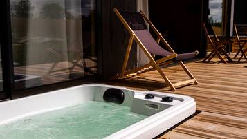 Appartement Exclusif, accessible aux personnes à mobilité réduite (à 2min de Montluçon) | Bain à remous extérieur