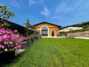 Exterior - 45 m² Room with Private Bathroom – Up to 2 Guests (Illasi)