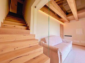 Interior - 45 m² Soundproof Room with Private Bathroom and Terrace – Up to 4 Guests (Illasi)