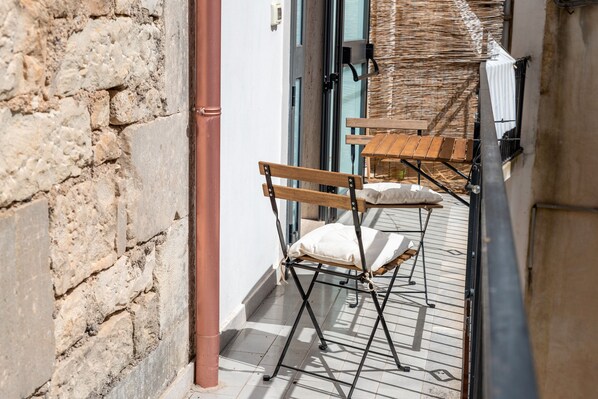 Outdoor dining - Studio 'Il Tuo Rifugio' with Balcony, Wi-Fi and Air Conditioning (Modica)