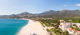 Apartment 'Proche Mer' with Shared Pool, Wi-Fi and Air Conditioning