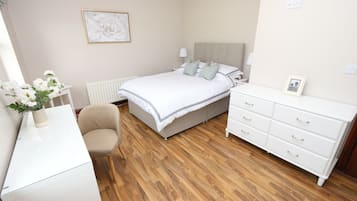 3 habitaciones, tabla de planchar con plancha, wifi y ropa de cama