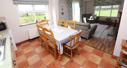 Cassidy Cottages No.4. Cosy and peaceful 3 bed cottage with lake views.