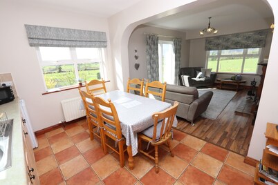 Cassidy Cottages No.4. Cosy and peaceful 3 bed cottage with lake views.