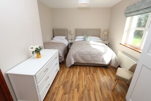 3 bedrooms, iron/ironing board, WiFi, bed sheets