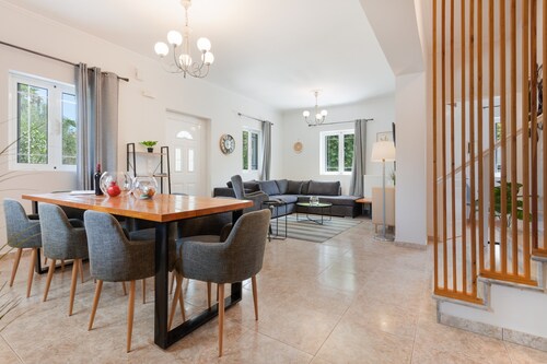 Villa 'Ruvelis' with Mountain View, Wi-Fi and Air Conditioning