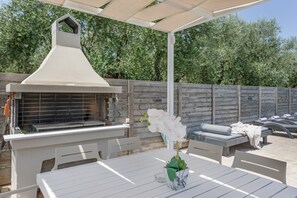 Outdoor dining - Villa 'Ruvelis' with Mountain View, Wi-Fi and Air Conditioning (Artemisia)