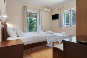 5 bedrooms, iron/ironing board, free WiFi, bed sheets - Villa 'Ruvelis' with Mountain View, Wi-Fi and Air Conditioning (Artemisia)