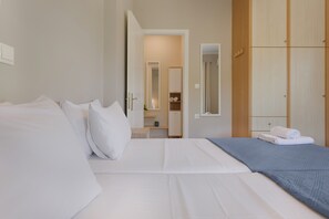 5 bedrooms, iron/ironing board, free WiFi, bed sheets - Villa 'Ruvelis' with Mountain View, Wi-Fi and Air Conditioning (Artemisia)