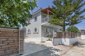 Exterior - Villa 'Ruvelis' with Mountain View, Wi-Fi and Air Conditioning (Artemisia)