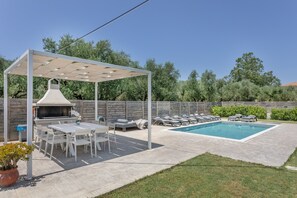 Outdoor dining - Villa 'Ruvelis' with Mountain View, Wi-Fi and Air Conditioning (Artemisia)