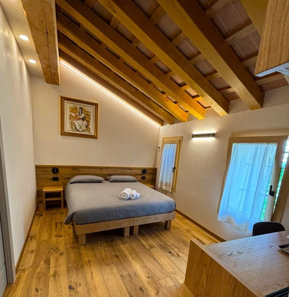 Habitación con 1 cama matrimonial o 2 individuales | Caja de seguridad en la habitación, escritorio y cunas gratuitas 