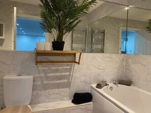 Apartment, 2 Bedrooms | Bathroom