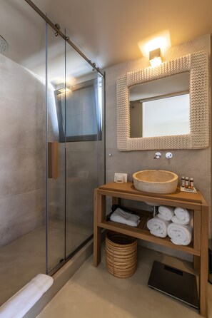 Shower, hair dryer, towels - Apartment 'Suite Sea View' with Sea View, Wi-Fi and Air Conditioning (mykonos)
