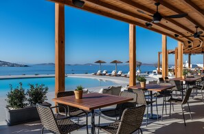 Outdoor dining - Apartment 'Suite Sea View' with Sea View, Wi-Fi and Air Conditioning (mykonos)