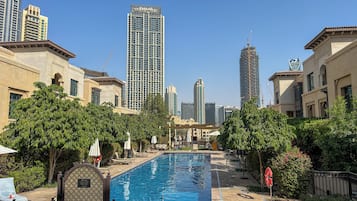 Kolam renang outdoor