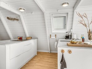Refrigerador, lavavajillas y utensilios de cocina