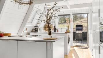 Fridge, dishwasher, cookware/dishes/utensils