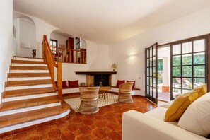 Smart TV y chimenea