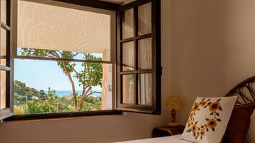 3 bedrooms, iron/ironing board, travel crib, free WiFi