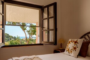 3 chambres, fer et planche à repasser, Wi-Fi gratuit, draps fournis