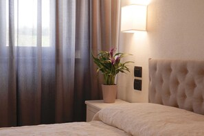 6 chambres, fer et planche à repasser, lit de bébé portatif