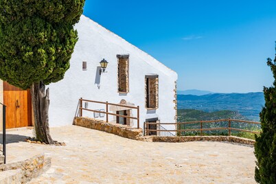 La Rosa de los Vientos – Charming Stay with Sea Views for Peaceful Days