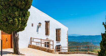 Rural House 'Rosa de los Vientos' with Sea Views, Private Terrace and Wi-Fi