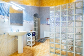 Doccia, asciugacapelli, asciugamani