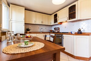 Fridge, stovetop, coffee/tea maker, cookware/dishes/utensils