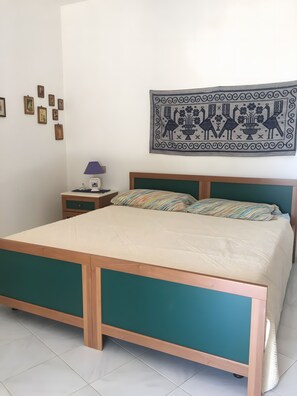 2 bedrooms, bed sheets