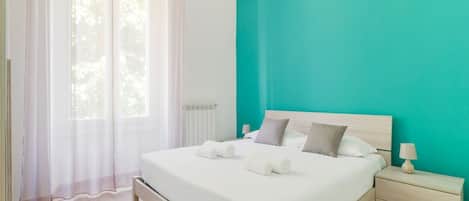 2 bedrooms, iron/ironing board, WiFi