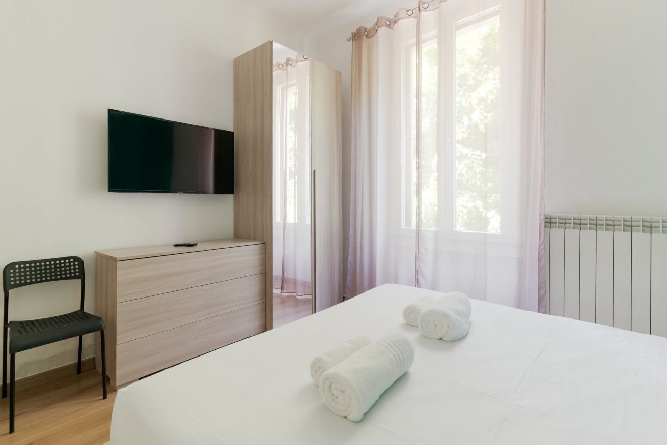2 bedrooms, iron/ironing board, WiFi