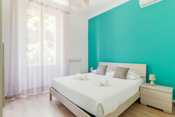 2 bedrooms, iron/ironing board, WiFi