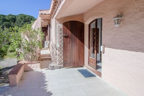 Exterior detail - GuestHost - Seaview Villa with Large Terrace (Porto Istana)