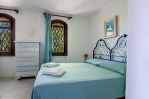 4 chambres, fer et planche à repasser, lit de bébé portatif, Wi-Fi