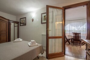 1 bedroom, iron/ironing board, Internet, bed sheets - GuestHost - Cozy Flat with Garden & Parking (Porto San Paolo)