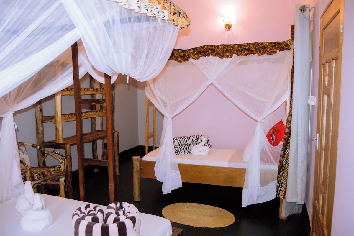 Deluxe Triple Room, Balcony, Mountain View | Bathroom