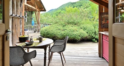 Cabine "Myrtille" avec vue sur la montagne, terrasse privée et jardin privé