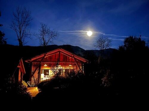 Cabine "Myrtille" avec vue sur la montagne, terrasse privée et jardin privé
