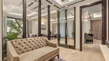Deluxe Apartment | Living area