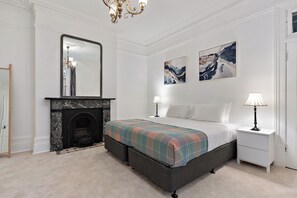 2 Schlafzimmer, Schreibtisch, Bügeleisen/Bügelbrett, kostenloses WLAN