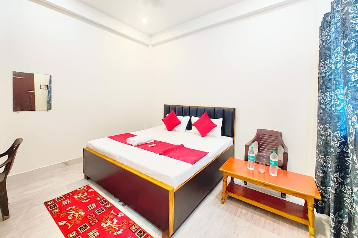 Hypo-allergenic bedding, desk, soundproofing, bed sheets