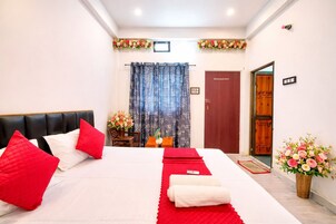 Standard Double Room, Air conditioning | Hypo-allergenic bedding, desk, soundproofing, bed sheets