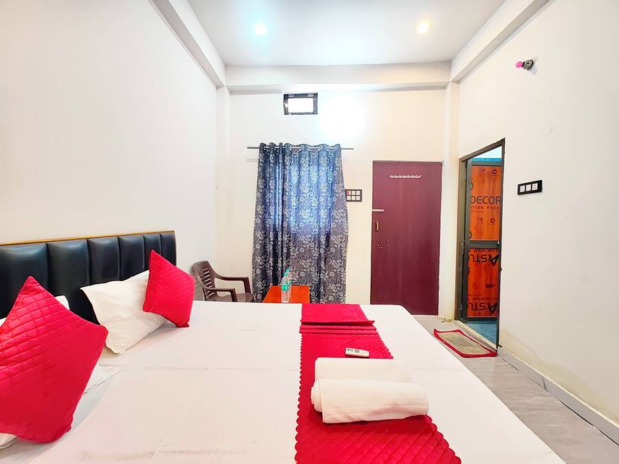 Standard Double Room | Hypo-allergenic bedding, desk, soundproofing, bed sheets