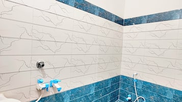 Standard Double Room | Bathroom | Shower, rainfall showerhead, free toiletries, slippers