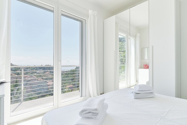 Apartment, 2 Bedrooms, Air conditioning (2 Bedrooms) | 2 bedrooms, iron/ironing board, cribs/infant beds, bed sheets