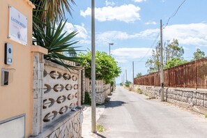 Property grounds - Villa 'La Conchiglia' with Wi-Fi and Air Conditioning (Licata)